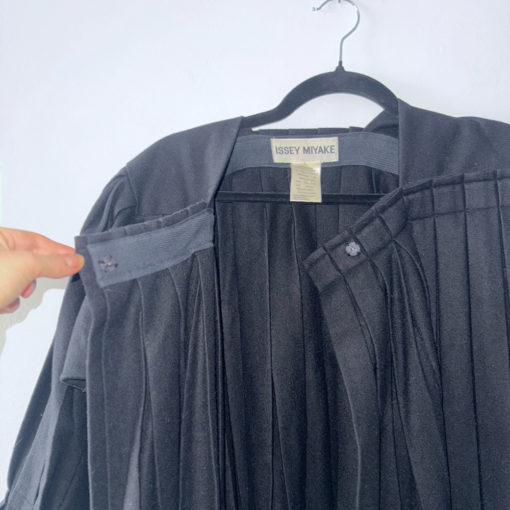 Issey Miyake Black Pleated Jacket - Picture 8 of 8